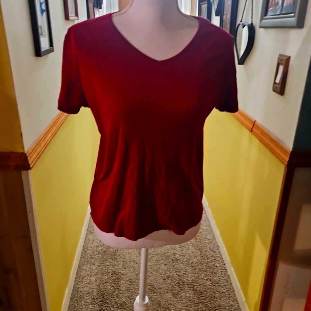LIZ CLAIBORNE Women's Size S, Short Sleeve, V Neck Tee- Red